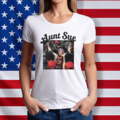 Aunt Sue Middler Finger at Trump Rally T-Shirt