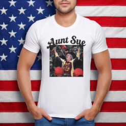 Aunt Sue Middler Finger at Trump Rally T-Shirt