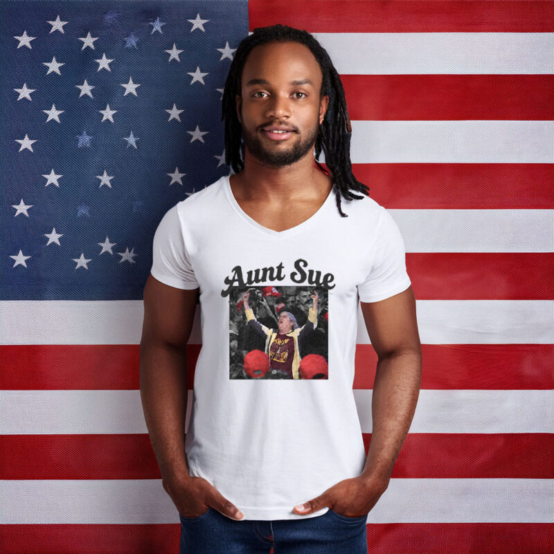 Aunt Sue Middler Finger at Trump Rally T-Shirt